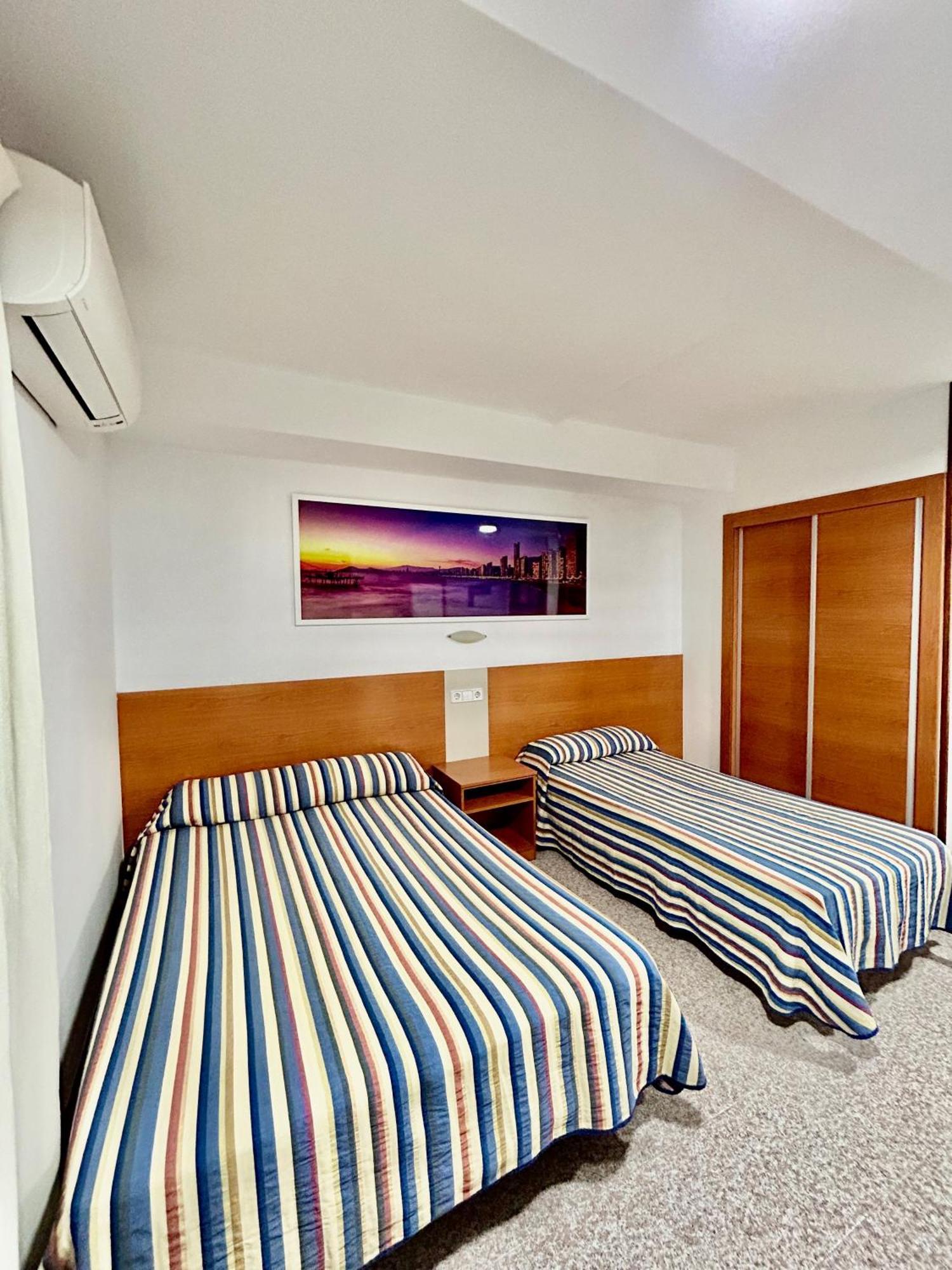 Pension La Orozca Бенидорм Экстерьер фото